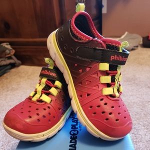 Stride rite phibian shoes